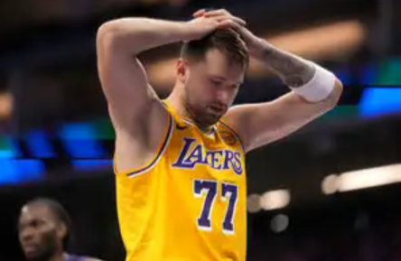 比分直播-湖人输骑士：卢卡防守该背多少锅？