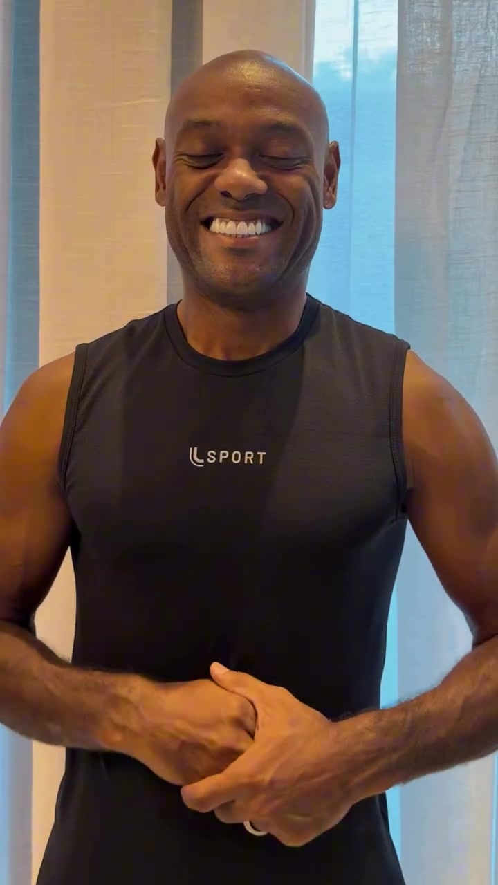 篮球资料库-还认得出吗！41岁前鲁能外援洛维宣布将退役，昔日脏辫如今成光头